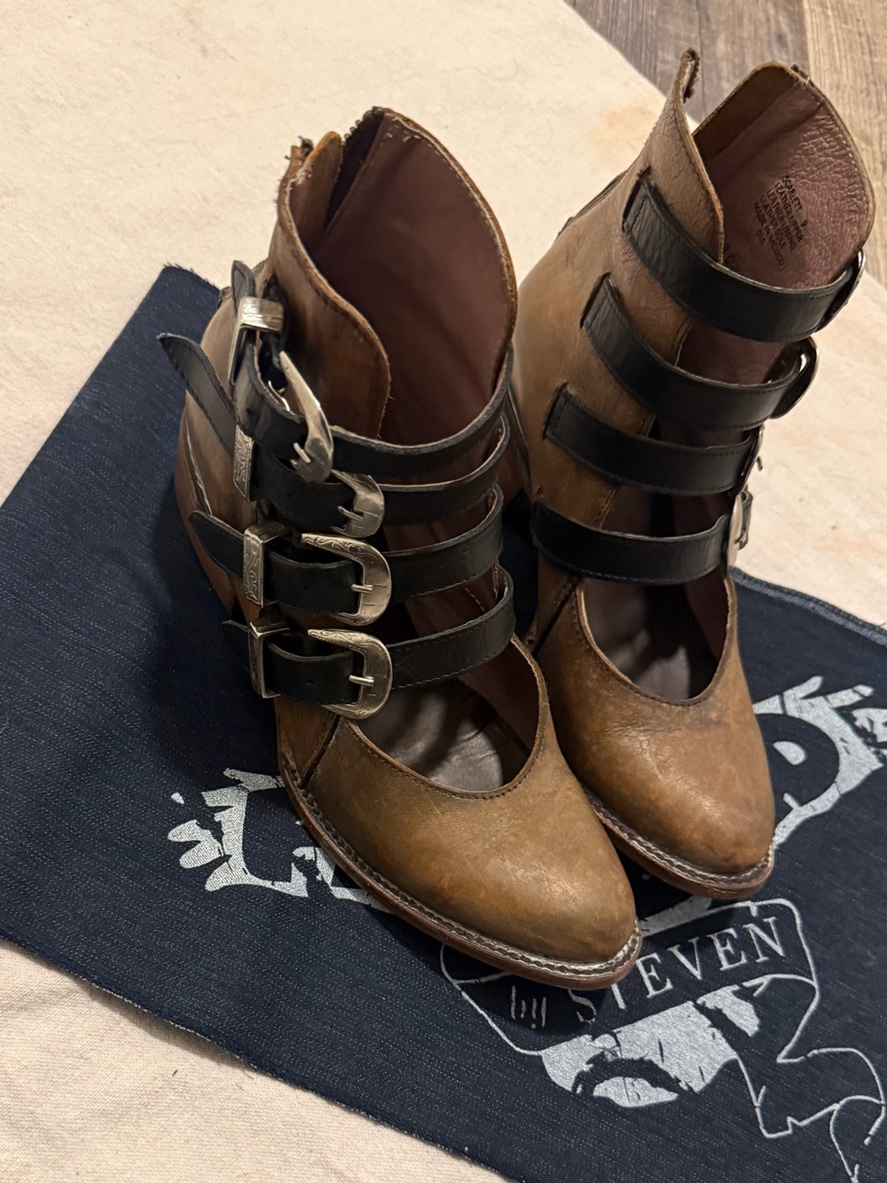 OG Freebird Scarletts in Cognac & black leather buckles.